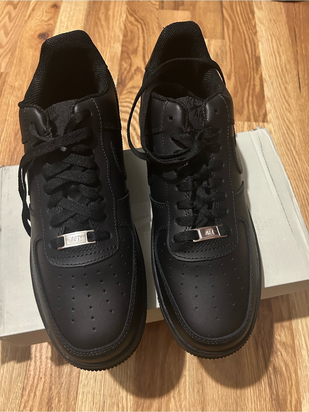 Men's Black Low-Top Leather Sneakers